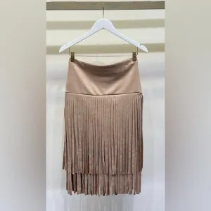 (67006-NUDE) ZIP UP FAUX SUEDE MINI SKIRT WITH FRINGE HEM DETAIL