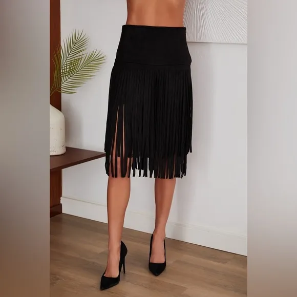 (67006-NUDE) ZIP UP FAUX SUEDE MINI SKIRT WITH FRINGE HEM DETAIL