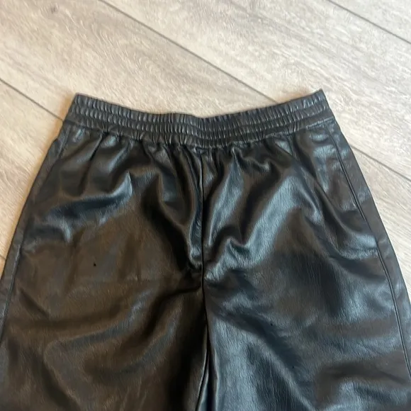 Babaton Aritzia Margin Black Faux Vegan Leather Shorts size 2