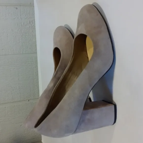 Bella Vita chunky high heel  size 10 w w beige color 3.5 inch heel leather upper