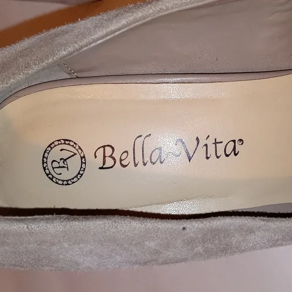Bella Vita chunky high heel  size 10 w w beige color 3.5 inch heel leather upper