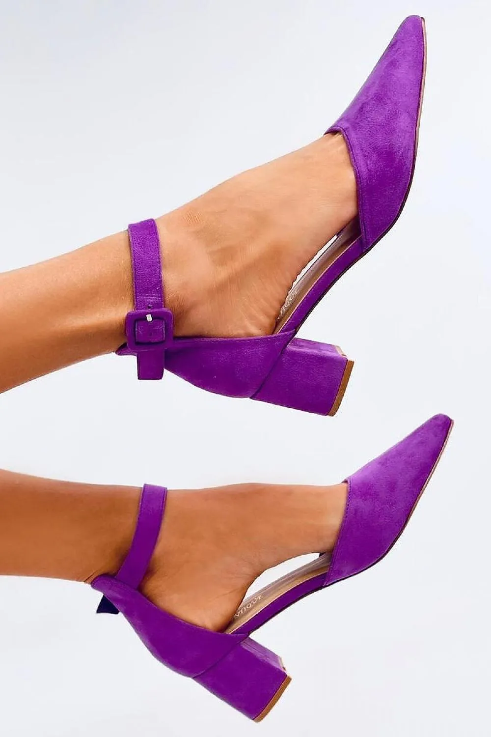 Block heel pumps