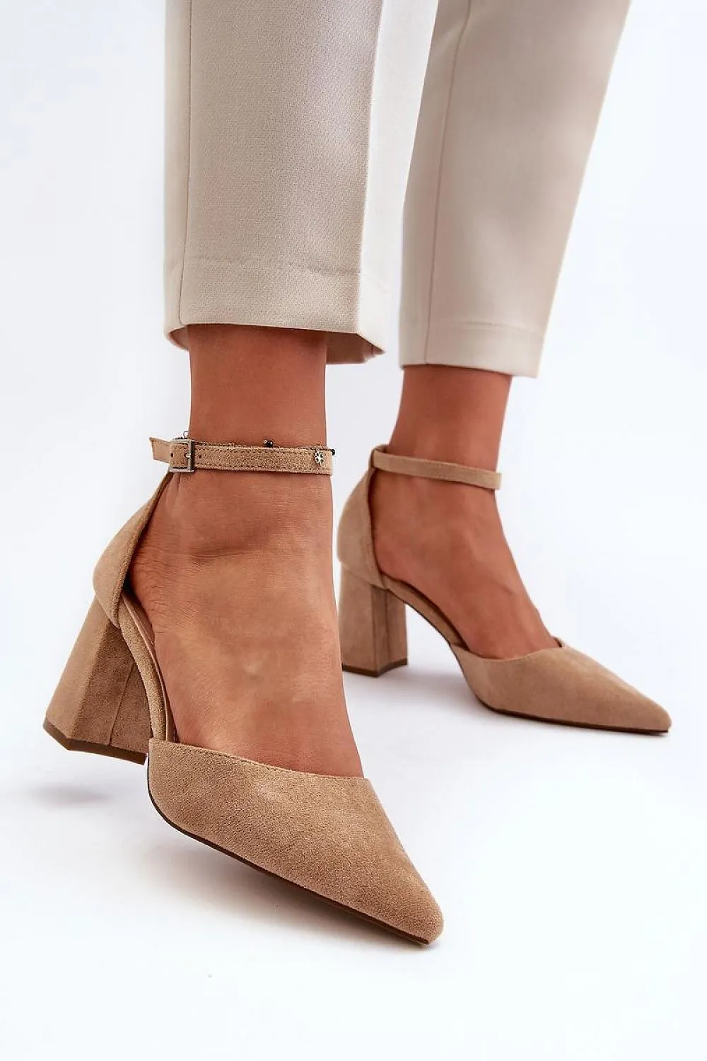 Block heel pumps