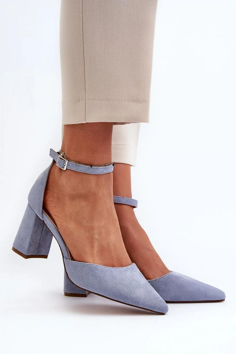 Block heel pumps