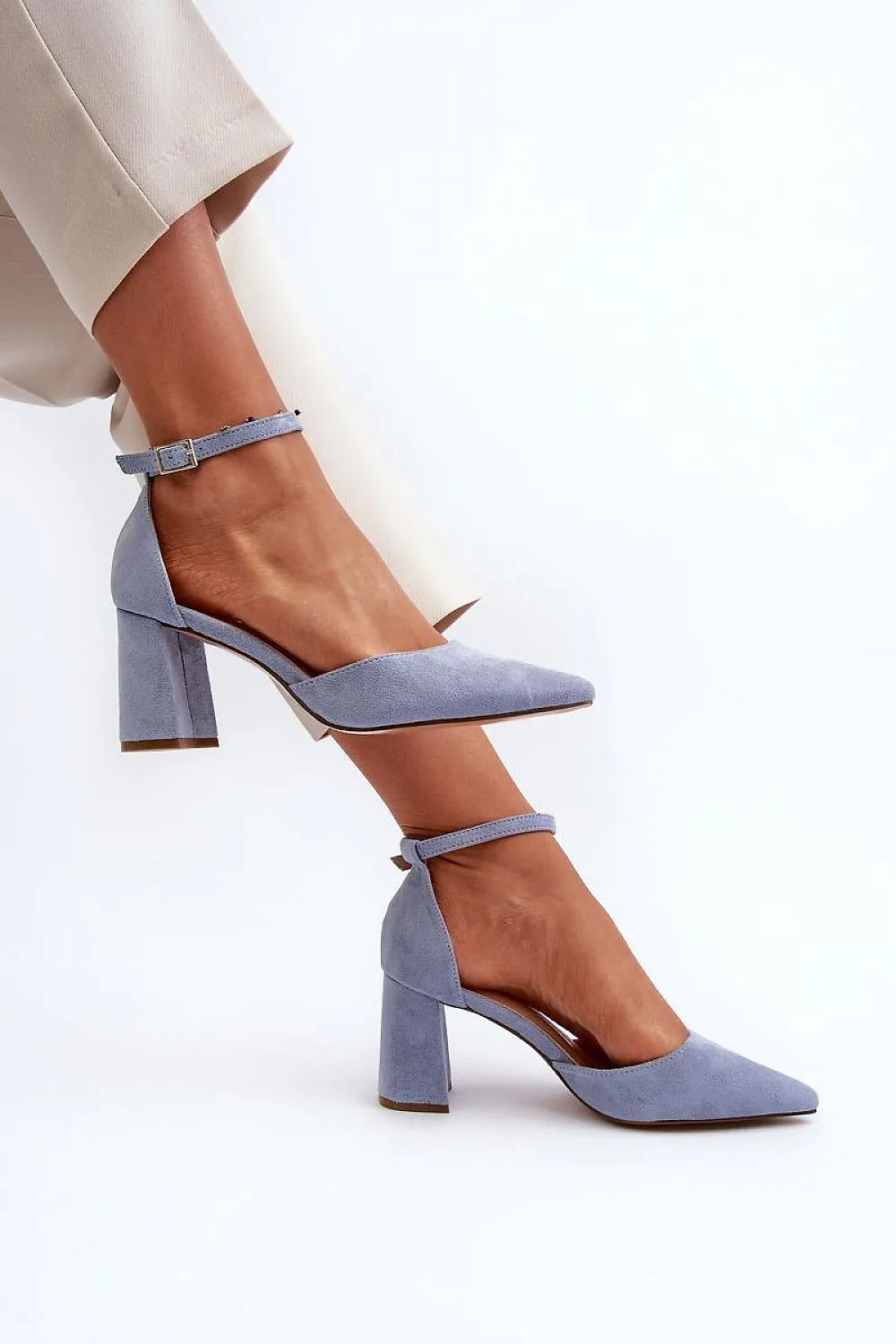 Block heel pumps