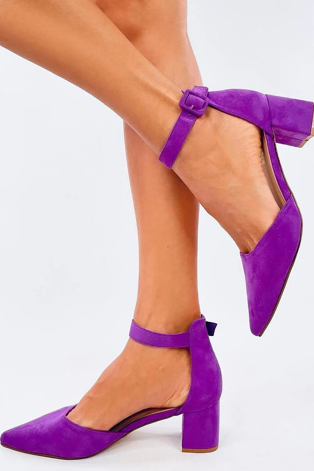 Block heel pumps