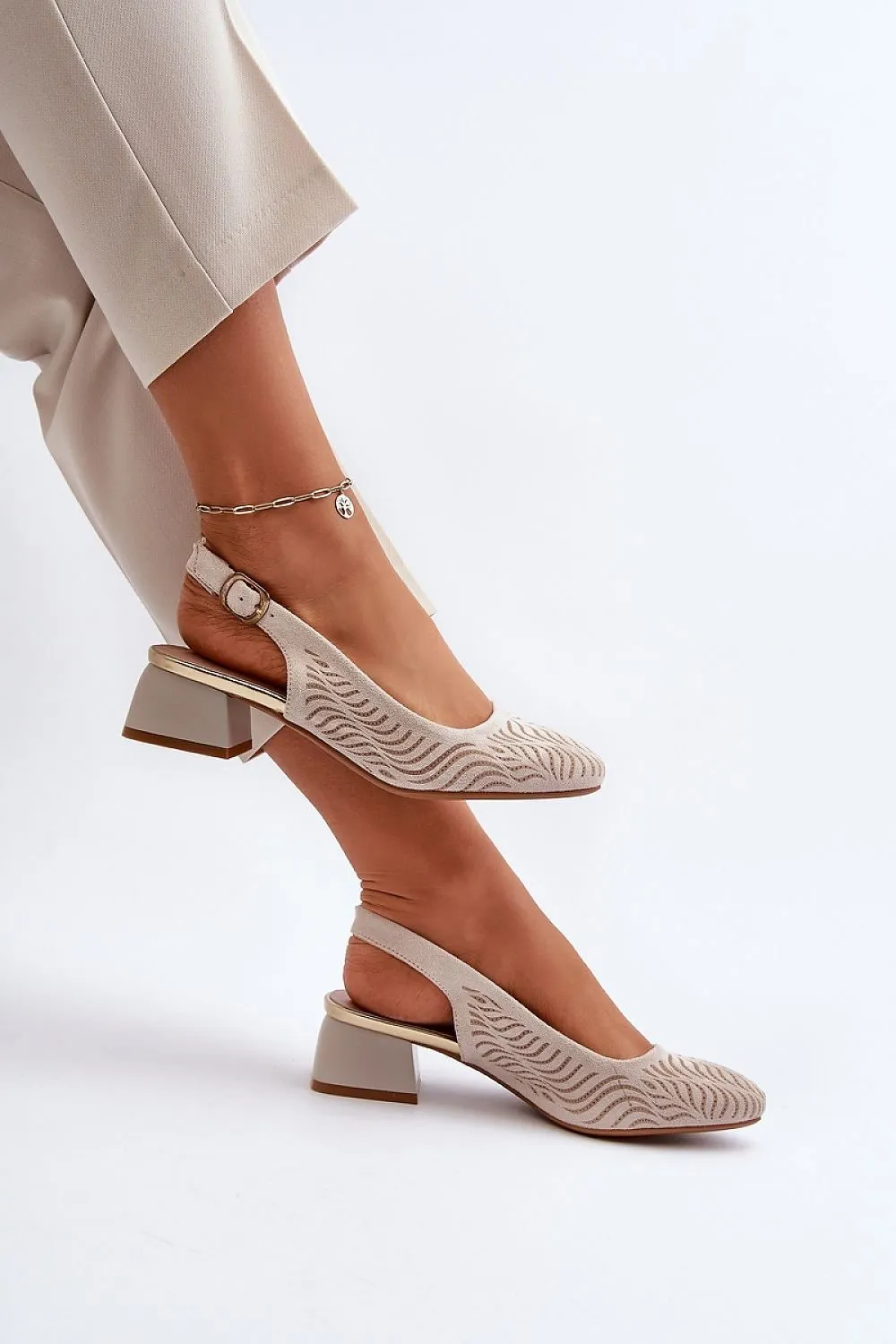 Heel pumps