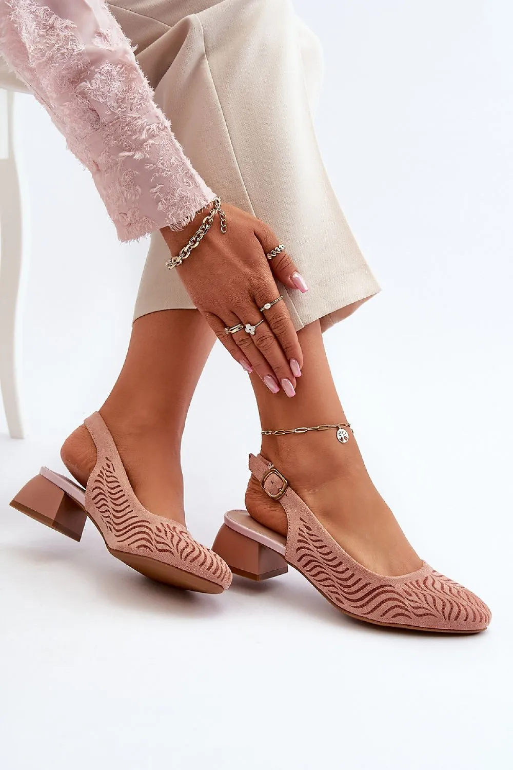 Heel pumps