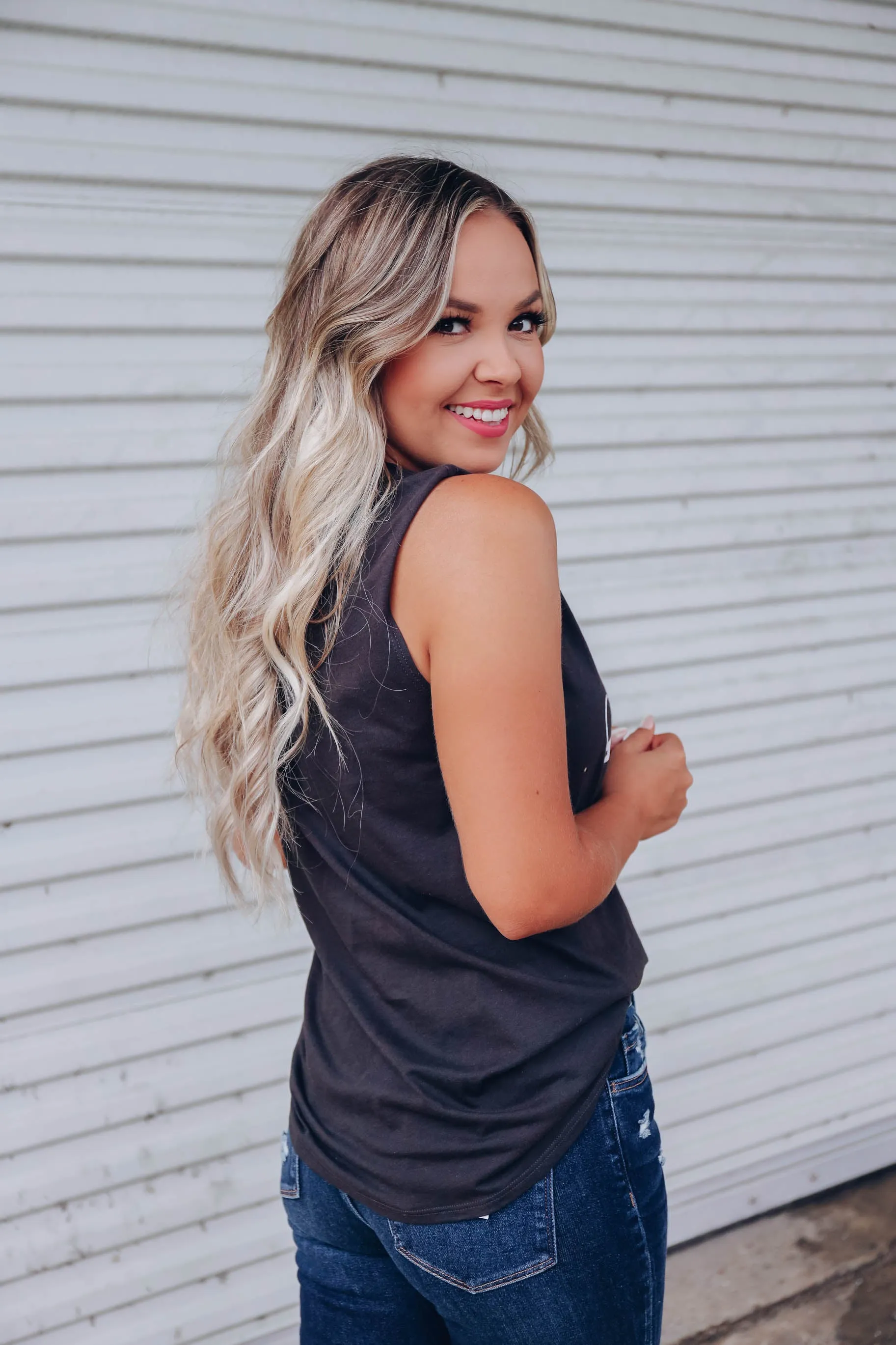 Howdy Distressed Graphic Tank - Black