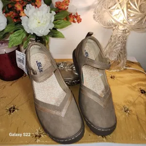 JBU RAVEN in TAUPE SHIMMER size 7.5.  NEW
