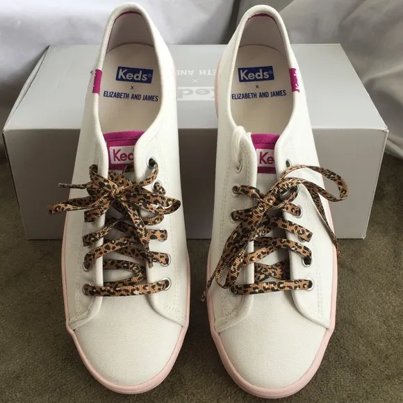 KEDS “ELIZABETH &amp; JAMES” WHITE CANVAS SNEAKERS