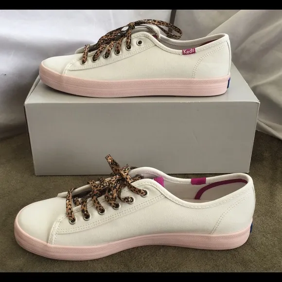 KEDS “ELIZABETH &amp; JAMES” WHITE CANVAS SNEAKERS