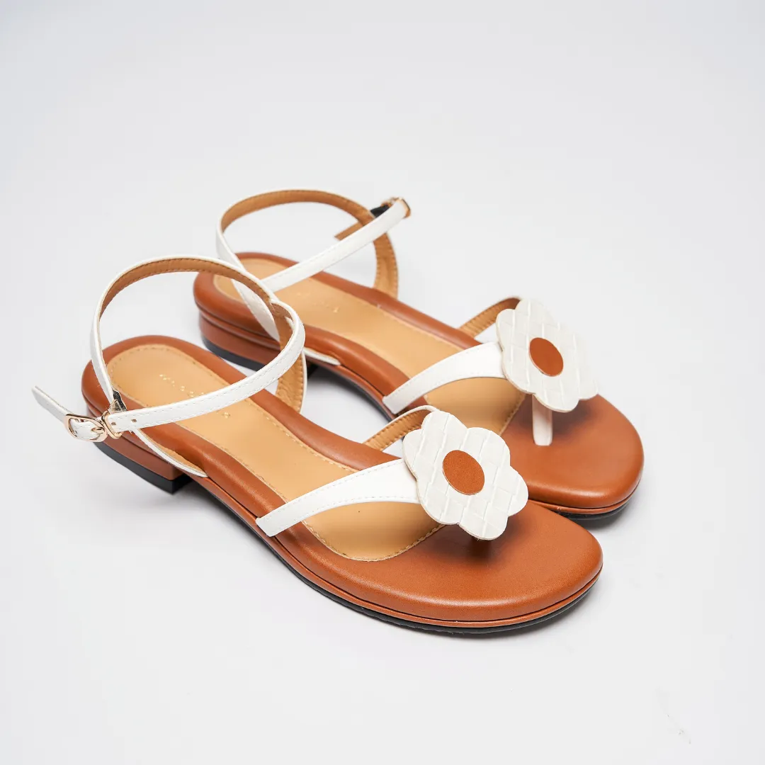 Lovely Lily Sandals in Hana White
