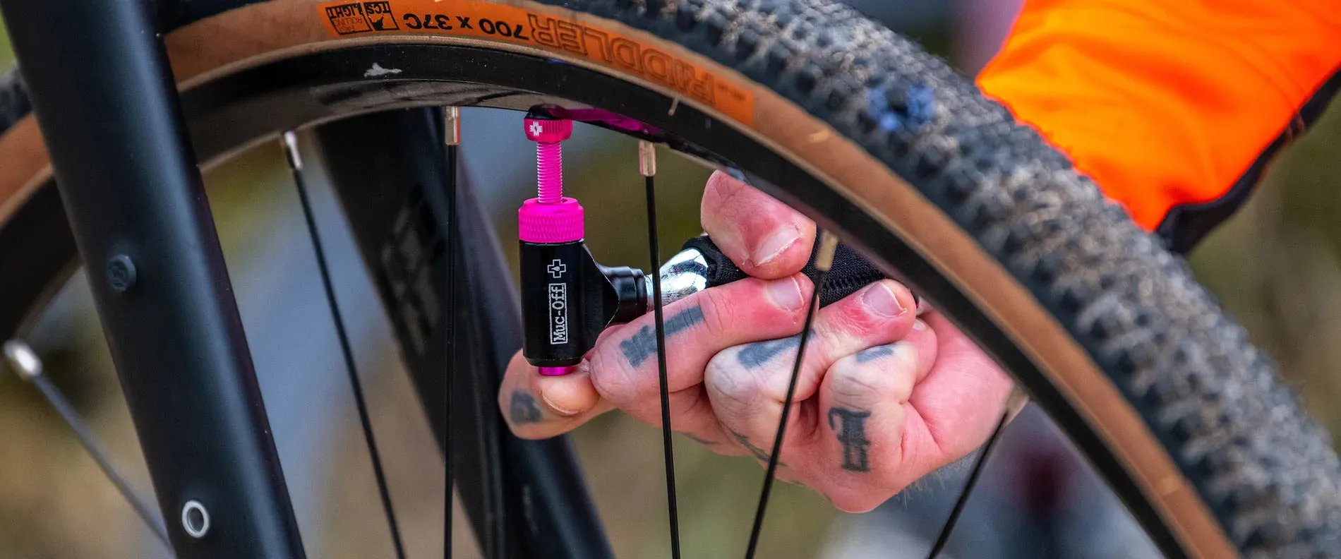 MUC-OFF BIKE ROAD INFLATOR KIT