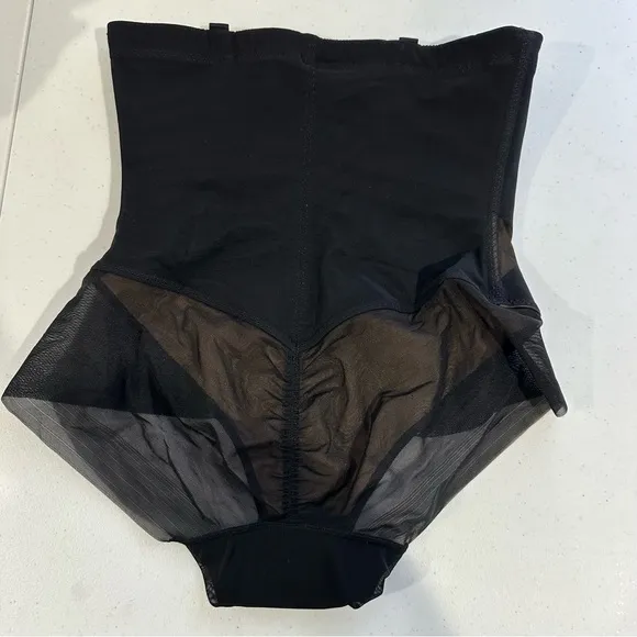 NEW Honeylove Super Power Brief In Runway