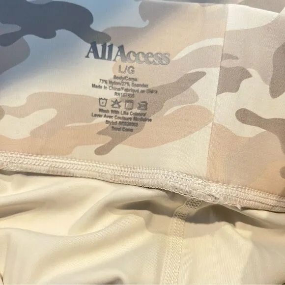 NWT All Access Center Stage Camo Bike Shorts in Sand Camo L