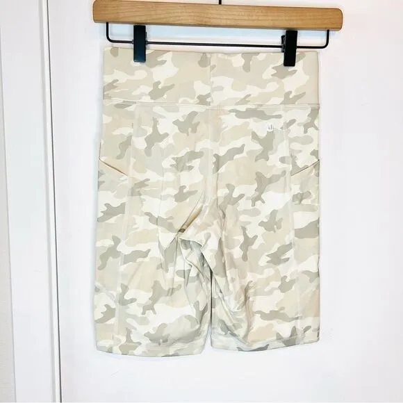 NWT All Access Center Stage Camo Bike Shorts in Sand Camo L